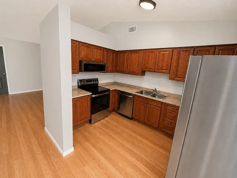 907 Orange Ave — Photo 3