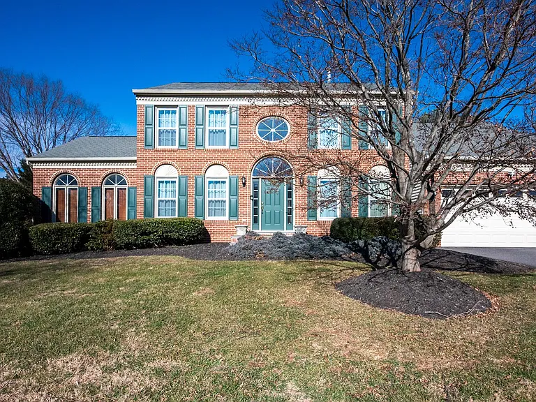 2104 Steuben Way — Photo 1