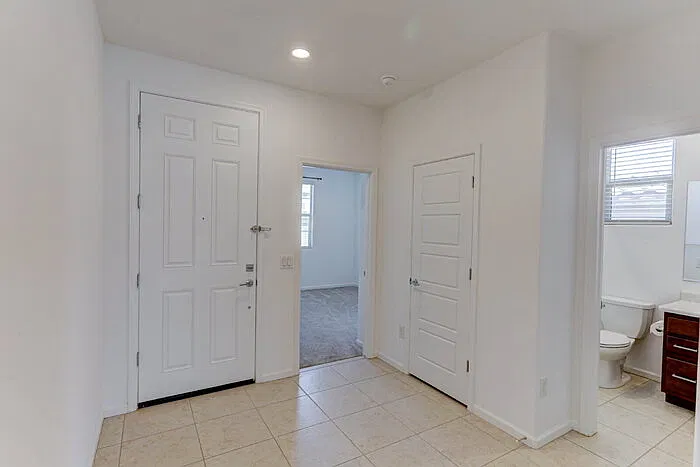 4 bed, 2.0 bath, 1834 sqft, $2,195 — Photo 4