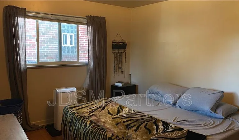 1545 N Jackson St — Photo 5