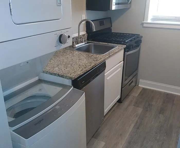 710 North Ave NW #102 — Photo 4