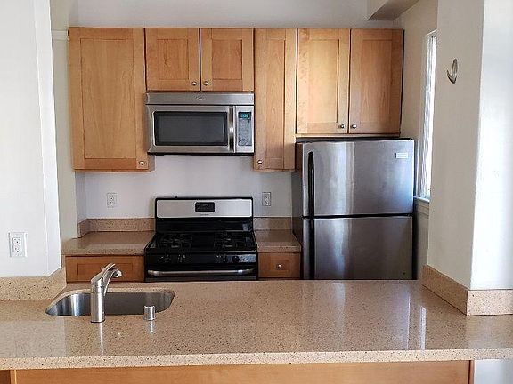 2nd image of 915 Franklin St APT 101