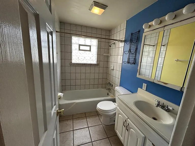 909 E Browning Ave #C — Photo 7