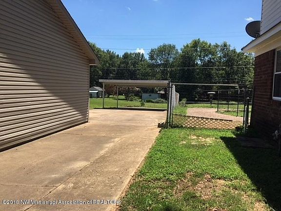 2nd image of 2221 Ashland Dr
