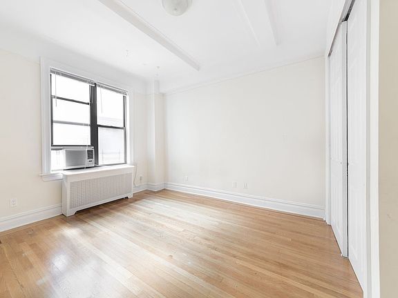 5th image of 200 W 90th St APT 4