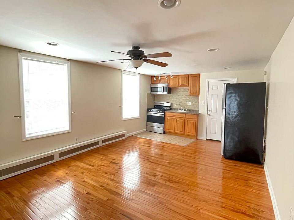1st image of 1722 W Girard Ave APT 2R