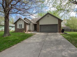 908 Brooke Ct, Nixa, MO 65714