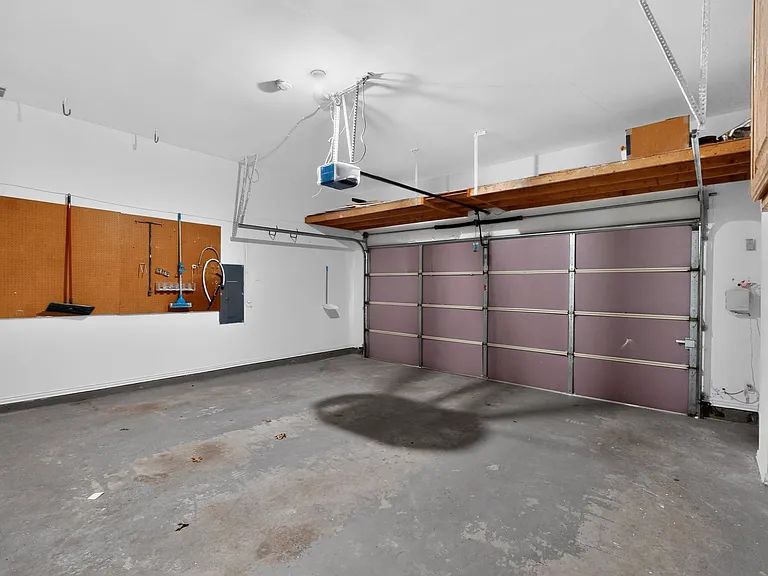 636 N Allen Rd — Photo 43