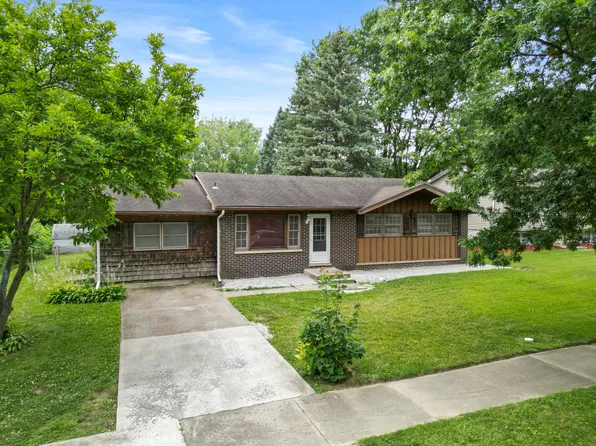 241 Walnut Ln, Crown Point, IN 46307