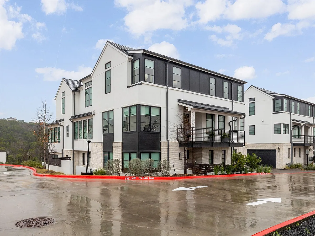 Building Photo - 800 Emilia Ct