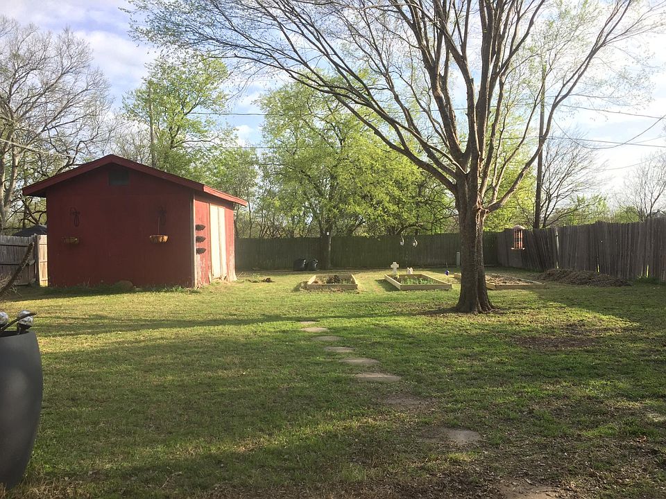 2nd image of 512 Red Coat Ln