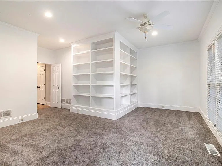 960 Landmark Dr — Photo 21