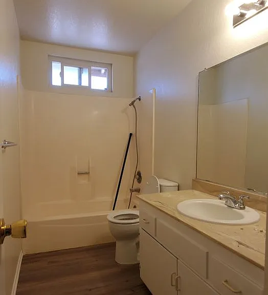 812 Emerald Ct — Photo 26