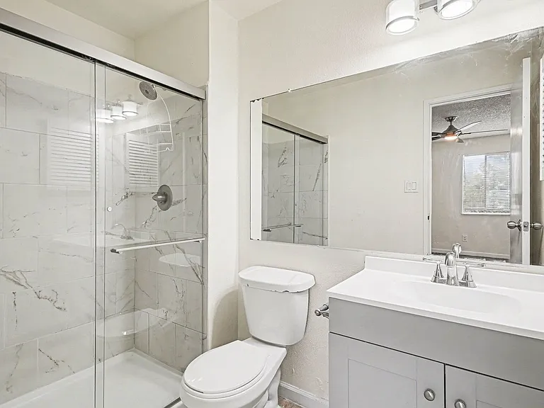 18004 E Ohio Ave #202 — Photo 14