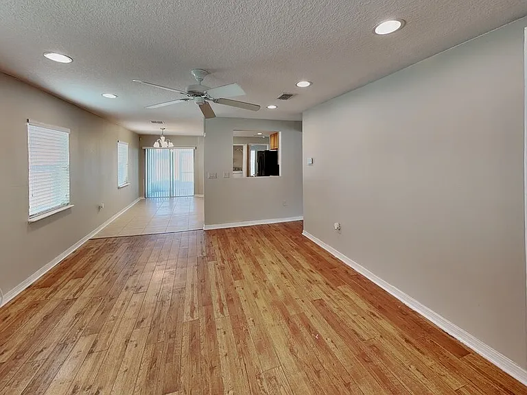 1043 Bethpage Rd — Photo 4