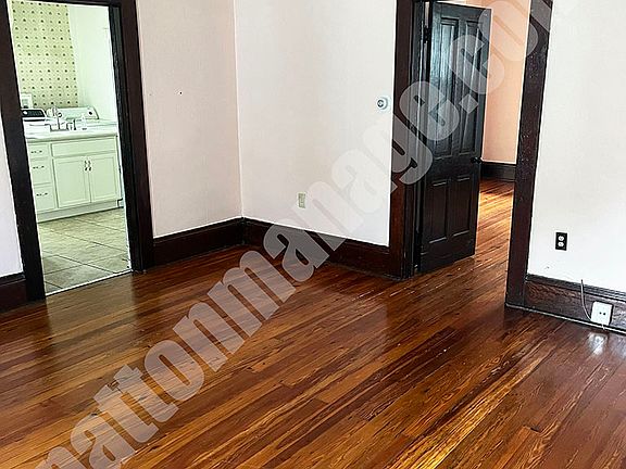 3rd image of 52 Jones St