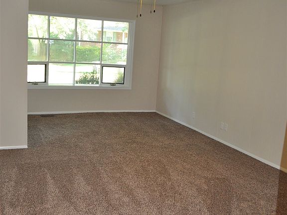 5th image of 819 Hartford Ct