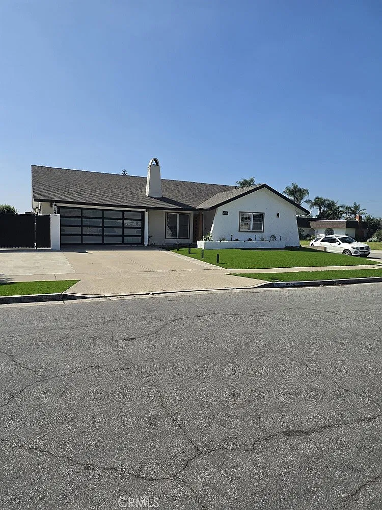 4 bed, 2186 sqft, $6,000 — Photo 1