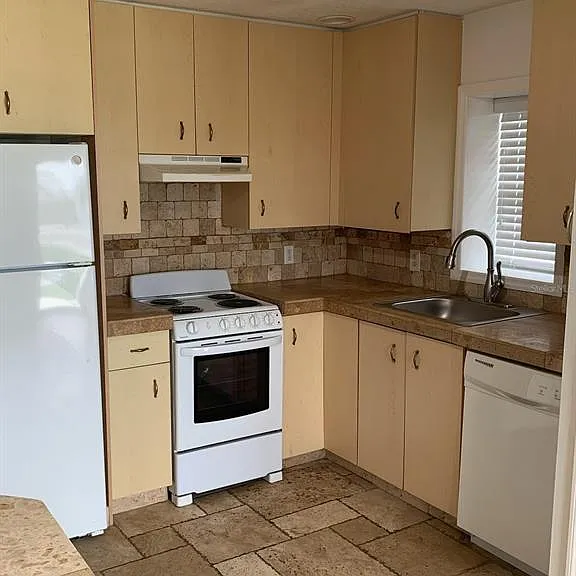 1908 S Ocean Shore Blvd #B — Photo 2