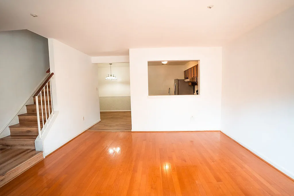 3 bed, 2.5 bath, 1377 sqft, $2,399 — Photo 4