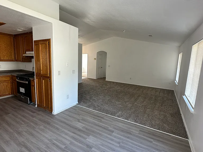 320 Timberline Dr — Photo 8