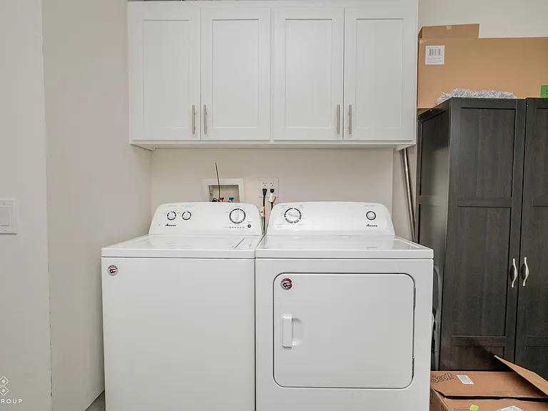 427 N Heliotrope Dr #200 — Photo 29