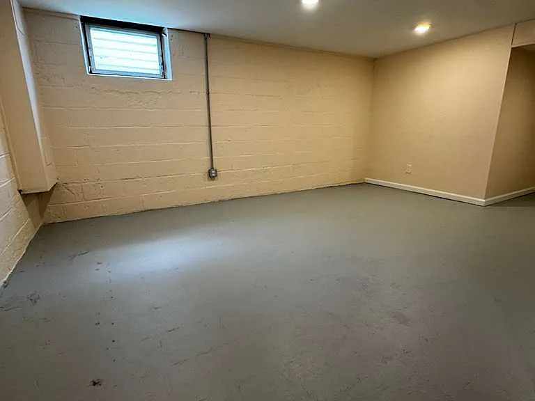 7452 Lawrence Rd — Photo 5
