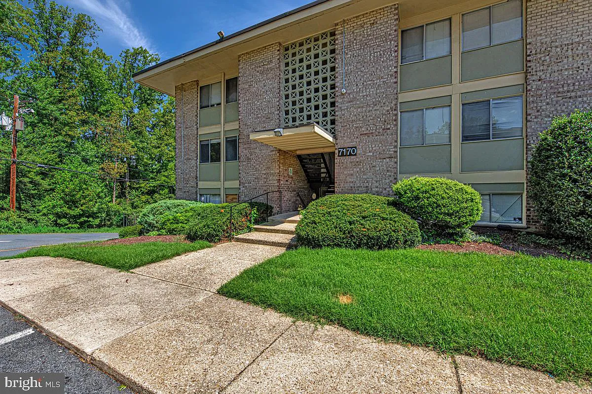 2 bed, 1.0 bath, 884 sqft, $1,900 — Photo 4