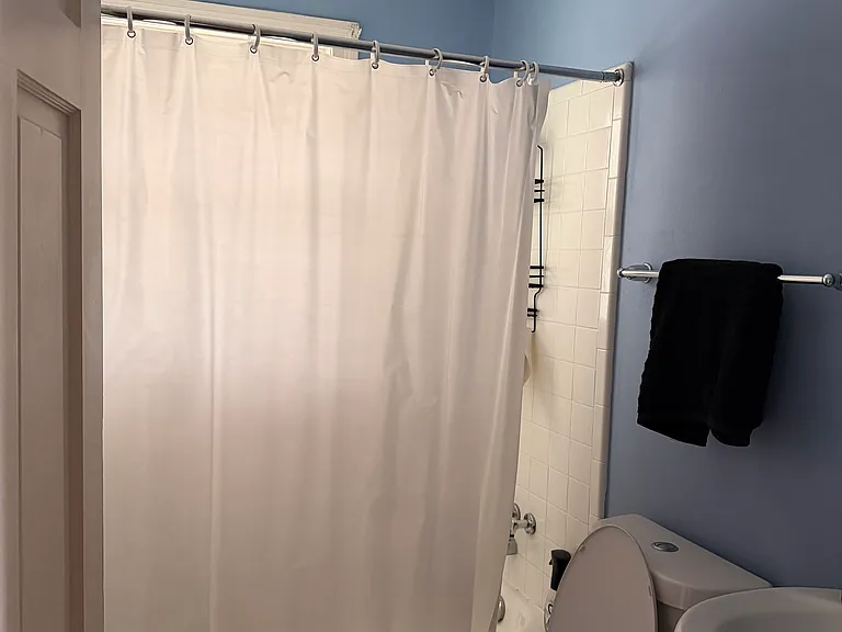 Shared bathroom for rooms 2 & 3