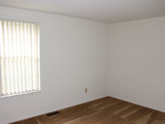 4th image of 8271 Mount Carmel St