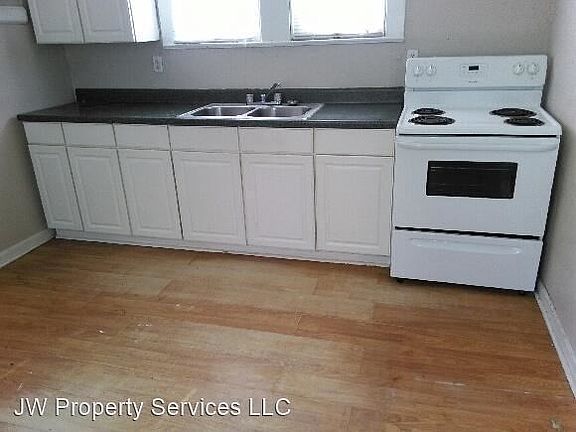3rd image of 8708 Forshey St