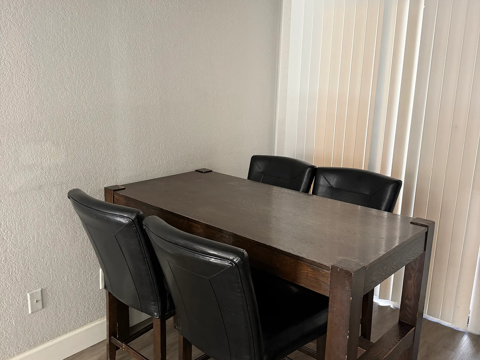 700 McCoy Ct — Photo 2