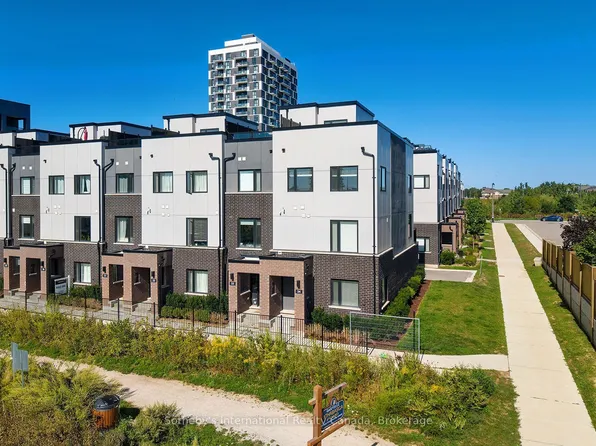 348 Wheat Boom Dr #24, Oakville, ON L6H 0V1