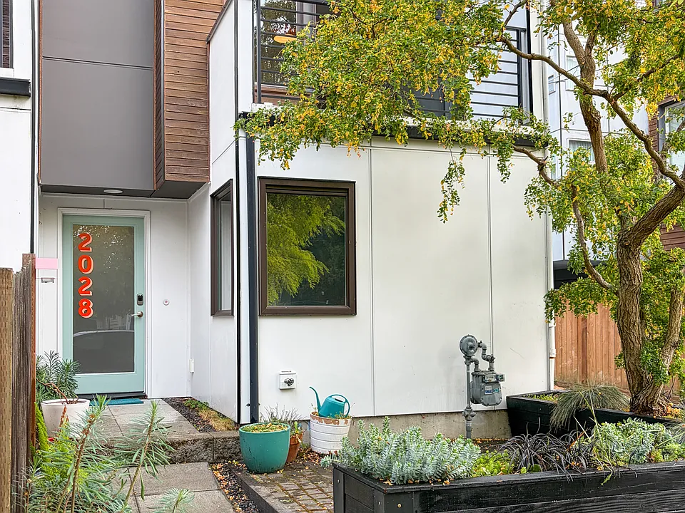 2028 NW 62nd St