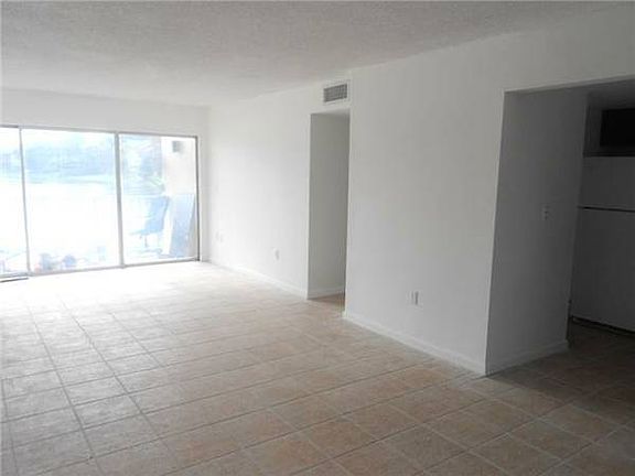 5th image of 840 NW 87th Ave APT 306