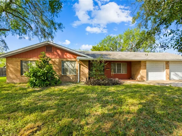 706 E Henderson St, Bishop, TX 78343