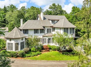 77 Haights Cross Rd, Chappaqua, NY 10514