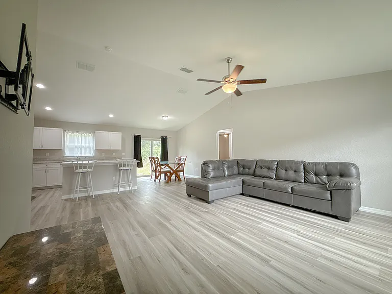 15434 SW 29th Terrace Rd — Photo 2