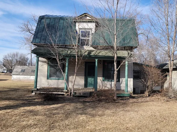 608 SE 1st St, Madison, SD 57042