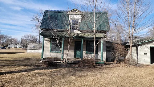 608 SE 1st St Photo 1