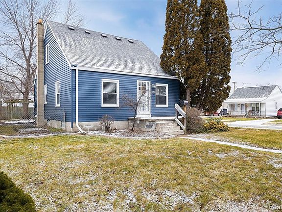 2nd image of 23401 Stauber Ave