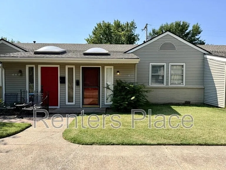1436 E 38th St #B — Photo 1