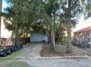 5532 69th Pl, Maspeth, NY 11378