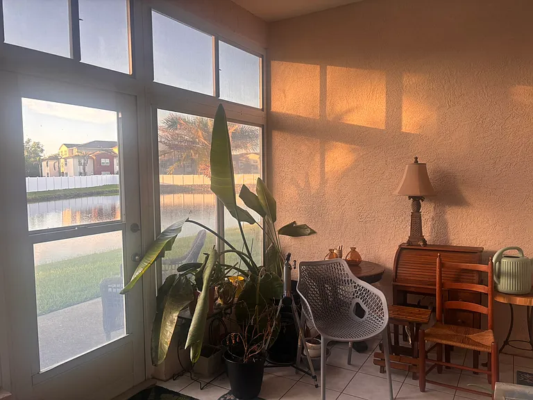 399 Renaissance Ave — Photo 6