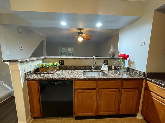 5th image of 609 Corsica Ave #609
