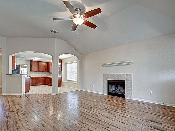 4th image of 3306 Emerson Dr