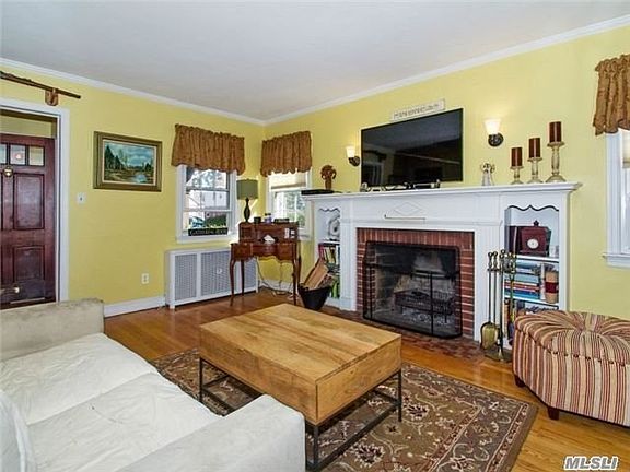 4th image of 32 Herrick Dr