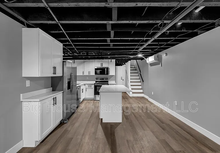 339 E 25th St #1 — Photo 9