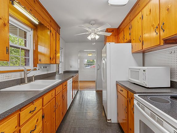 3rd image of 6935 Tinkerdale Rd
