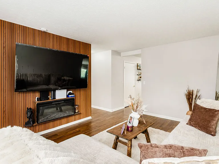 1531 Whispering Willow Ln — Photo 2